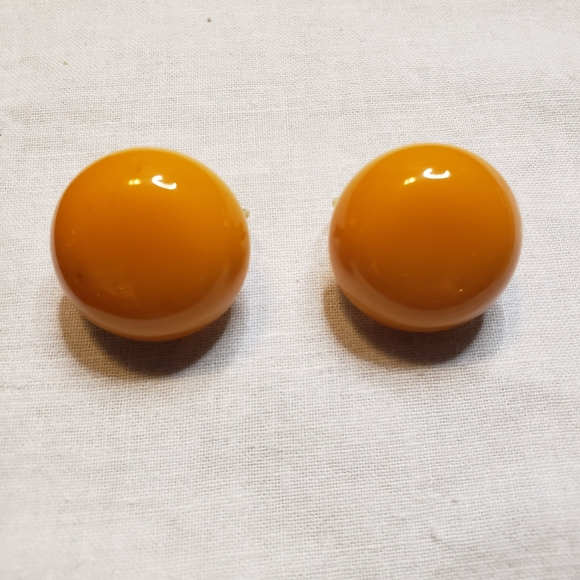 Vintage Bakelite Orange Clip-On Earrings - Picture 1 of 5